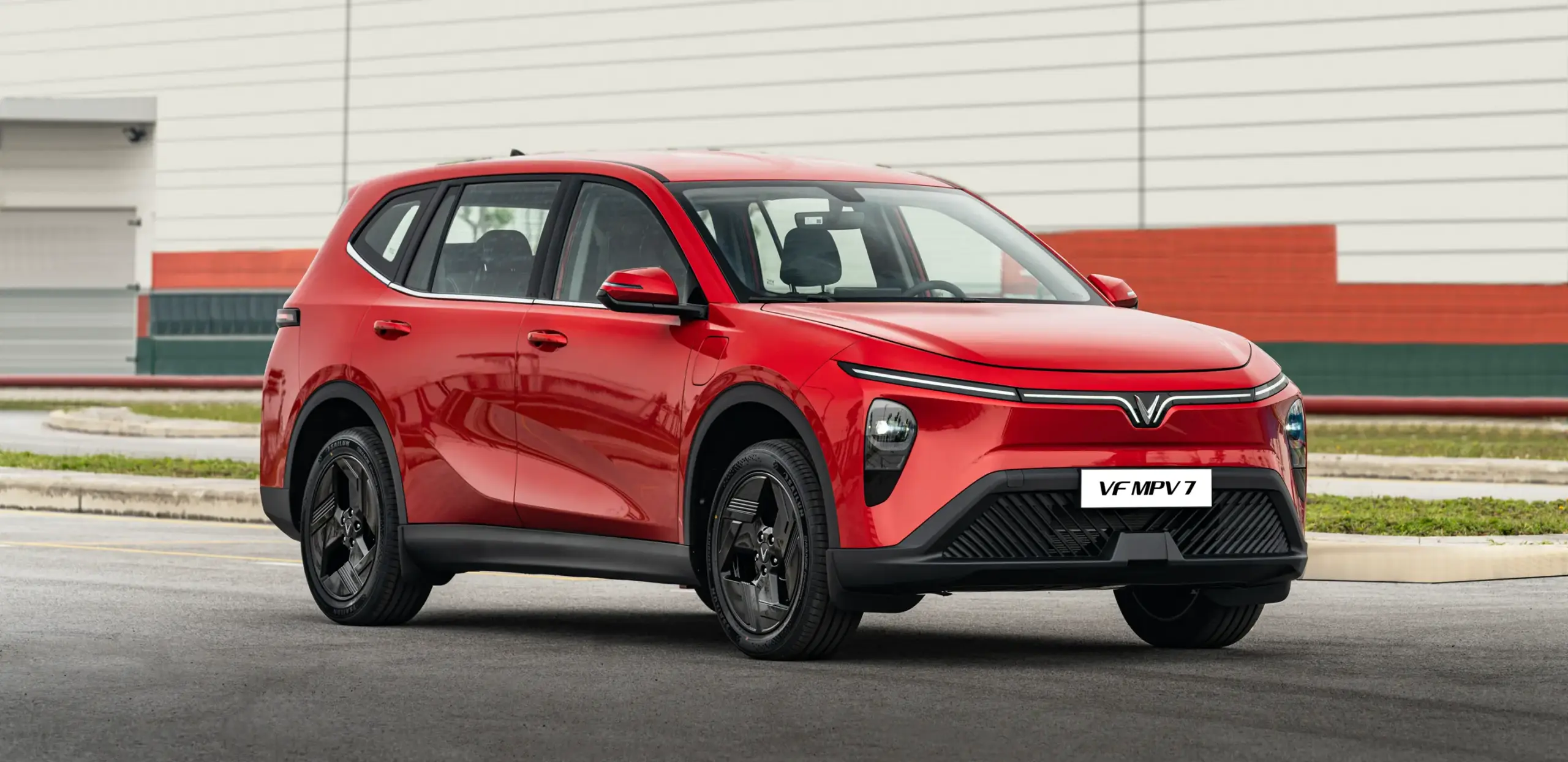 VinFast VF MPV 7 màu trắng